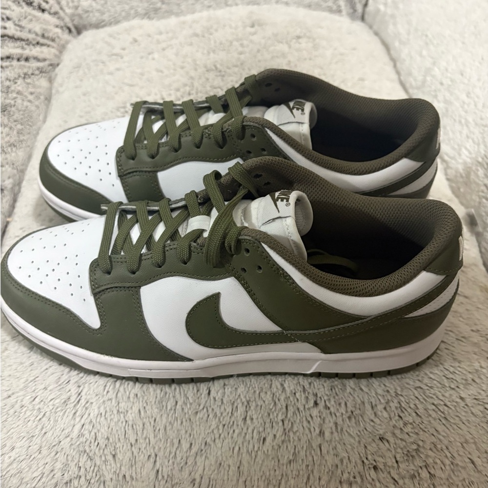 Nike Womens Olive Sneakers